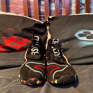 Sleek Black and Red Sneakers with Textured Outsoles